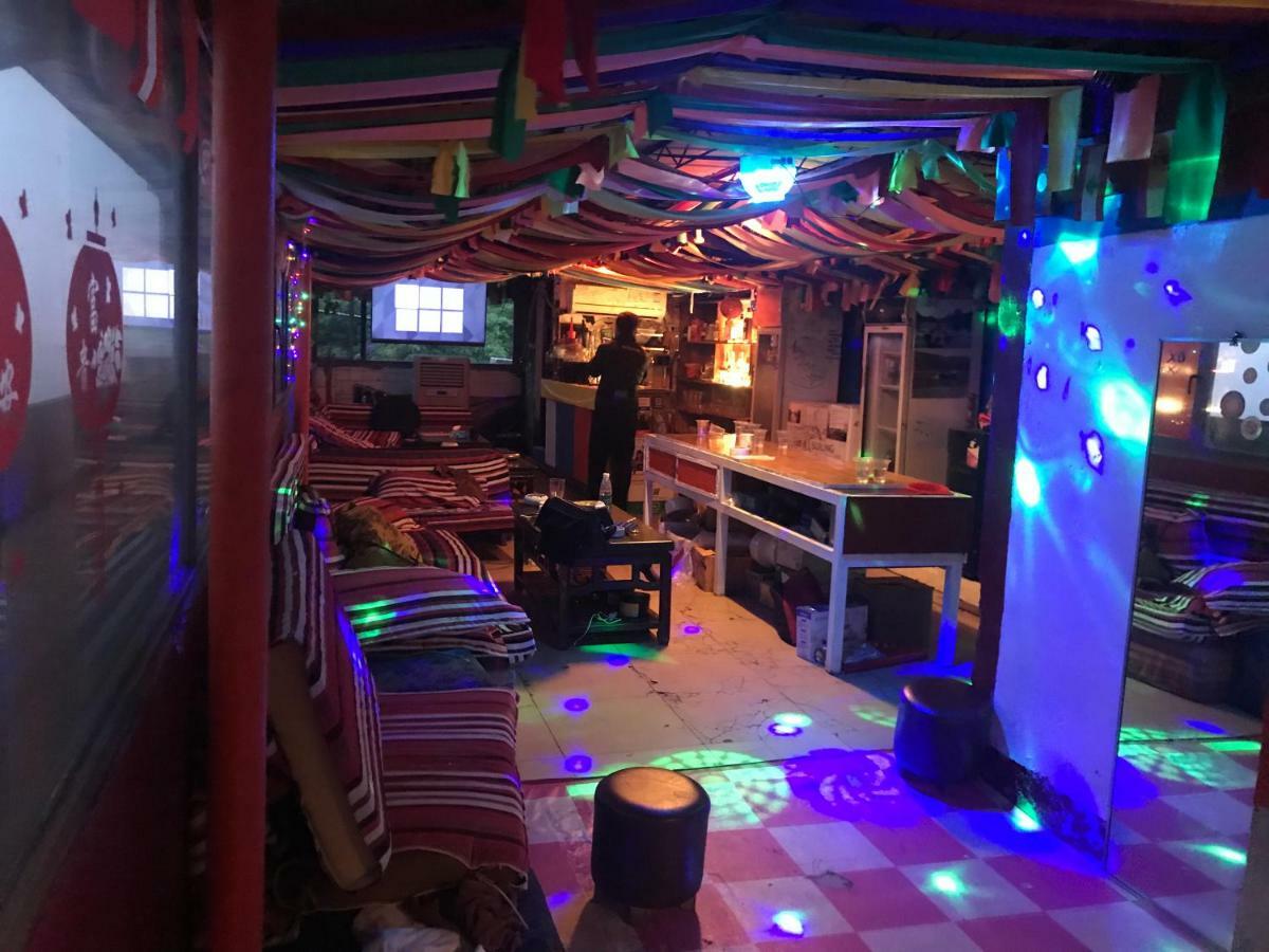Monkey Jane'S Guesthouse Yangshuo Bagian luar foto